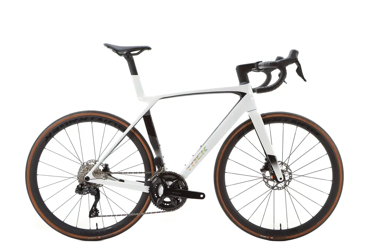 Trek Madone Sl 6 Gen 8 Shimano 105 Di2 Disc Road Bike 2025, Size M/L 1
