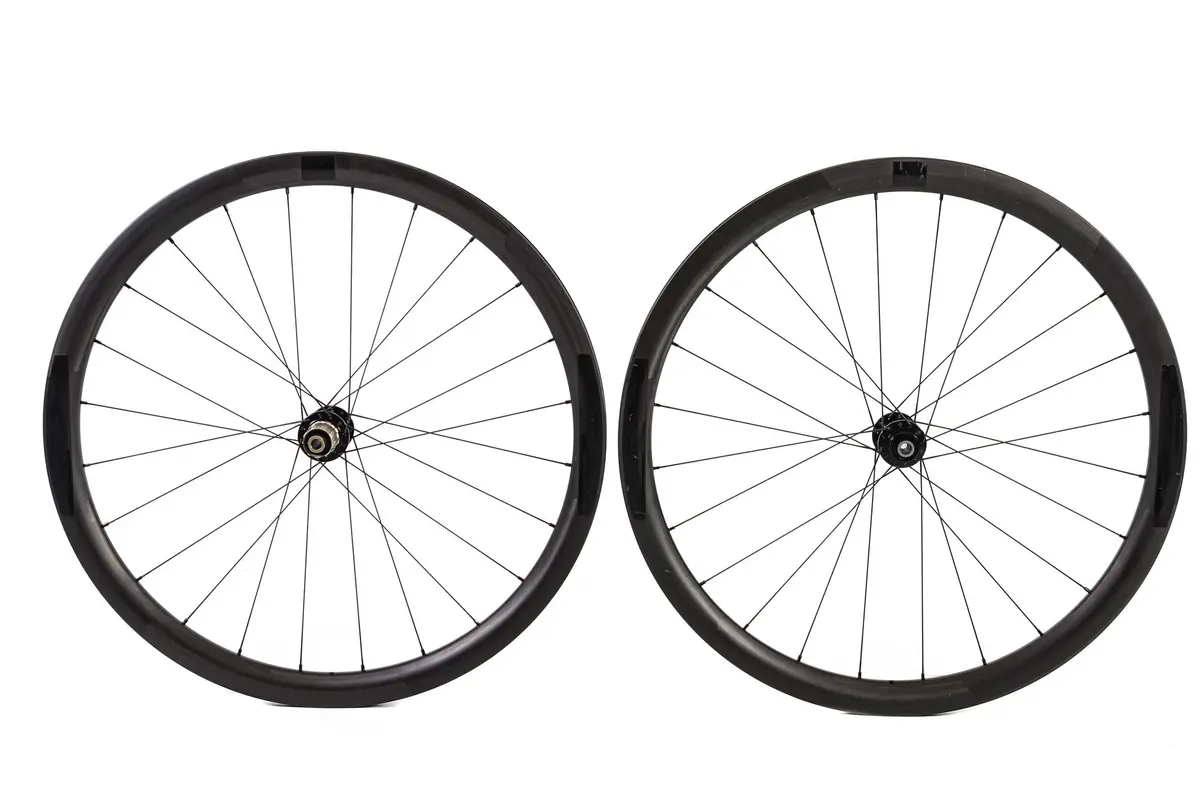Novatec R3 Carbon Disc Clincher Wheelset, Shimano Freehub 1