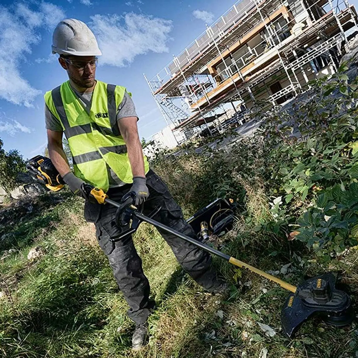 Dewalt Dcm5713n-Xj 54V Xr Flexvolt Brushless Split Shaft String Trimmer Body Only 2
