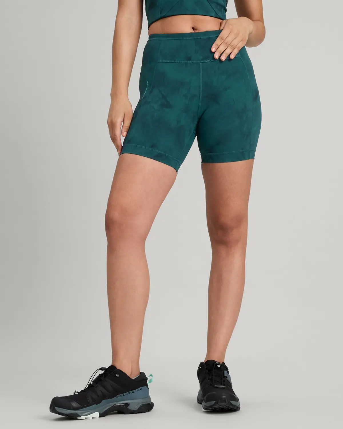 Well.Der.Ness Move Women's Tight 6" Shorts - Deep Lagoon Sunburst Print 1