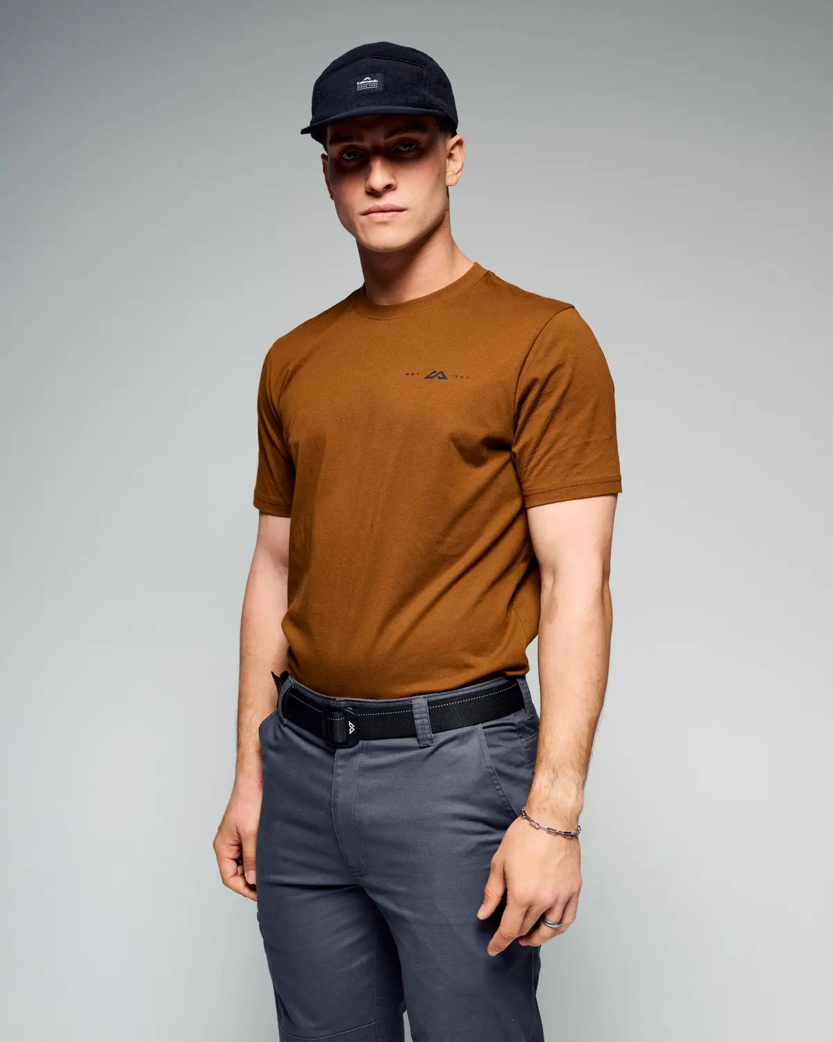 Men's Mountain Rays Organic Cotton T-Shirt - Bark 2