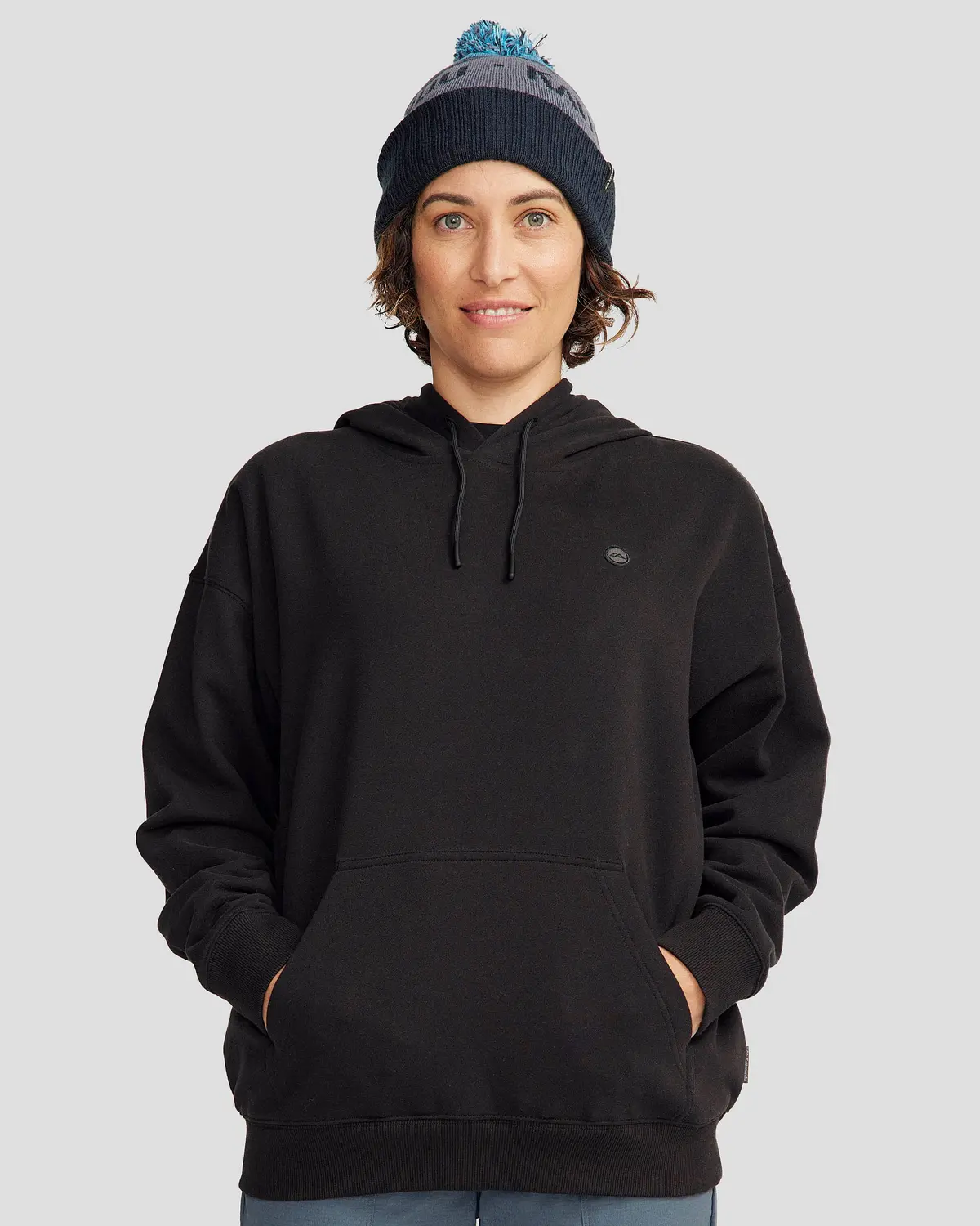 Women's Peak Badge Relaxed Hoodie - Black Stingray 1