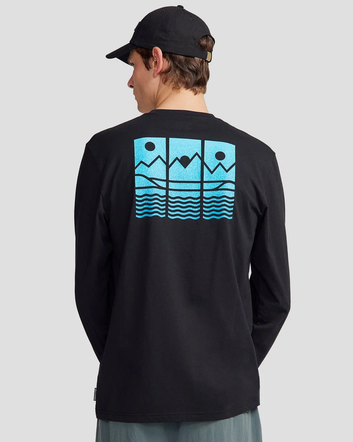 Men's Mountain Triptych Organic Cotton Long Sleeve T-Shirt - Black Stingray 3